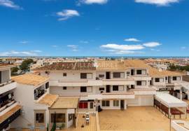 2 bedroom duplex apartment with sea view refurbished, furnished and equipped with AL License located 1.2 kms from the famous Praia da Oura in Albufeira.