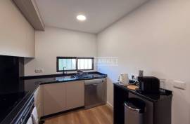 2 bedroom duplex apartment with sea view refurbished, furnished and equipped with AL License located 1.2 kms from the famous Praia da Oura in Albufeira. 2 bedroom duplex apartment with sea view refurbished, furnished and equipped with AL License located 1.2 kms from the famous Praia da Oura in Albufeira.