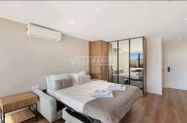 2 bedroom duplex apartment with sea view refurbished, furnished and equipped with AL License located 1.2 kms from the famous Praia da Oura in Albufeira. 2 bedroom duplex apartment with sea view refurbished, furnished and equipped with AL License located 1.2 kms from the famous Praia da Oura in Albufeira.