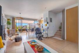 3-Bedroom Townhouse for Sale in Fuseta with Sea Views, Garden & Jacuzzi