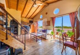 Characterful 4 or 5 Bedroom detached Villa Near Fuseta.