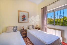 Characterful 4 or 5 Bedroom detached Villa Near Fuseta.