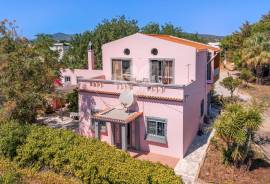 Characterful 4 or 5 Bedroom detached Villa Near Fuseta.
