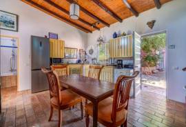 Characterful 4 or 5 Bedroom detached Villa Near Fuseta.