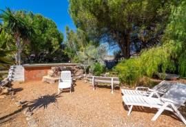 Characterful 4 or 5 Bedroom detached Villa Near Fuseta.