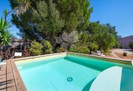 Characterful 4 or 5 Bedroom detached Villa Near Fuseta.