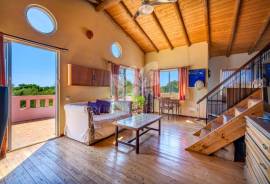 Characterful 4 or 5 Bedroom detached Villa Near Fuseta.
