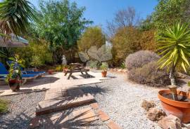 3 bedroom villa with garden plot of c.1100 m2 near to Fuseta, East Algarve 3 bedroom villa with garden plot of c.1100 m2 near to Fuseta, East Algarve