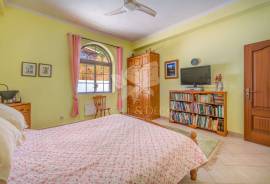 3 bedroom villa with garden plot of c.1100 m2 near to Fuseta, East Algarve 3 bedroom villa with garden plot of c.1100 m2 near to Fuseta, East Algarve