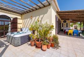 3 bedroom villa with garden plot of c.1100 m2 near to Fuseta, East Algarve 3 bedroom villa with garden plot of c.1100 m2 near to Fuseta, East Algarve