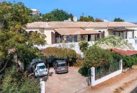 3 bedroom villa with garden plot of c.1100 m2 near to Fuseta, East Algarve