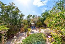 3 bedroom villa with garden plot of c.1100 m2 near to Fuseta, East Algarve 3 bedroom villa with garden plot of c.1100 m2 near to Fuseta, East Algarve