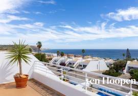 Contemporary Coastal Living with Panoramic Ocean Views, Praia da Luz