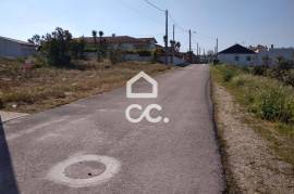 Land with feasibility of urban construction with an area of 1,660 m2, located in Vieira de Leiria, about 3 km from Praia da Vieira, in a quiet residential area. Contact us.