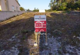 Land with feasibility of urban construction with an area of 1,660 m2, located in Vieira de Leiria, about 3 km from Praia da Vieira, in a quiet residential area. Contact us. Land with feasibility of urban construction with an area of 1,660 m2, located in Vieira de Leiria, about 3 km from Praia da Vieira, in a quiet residential area. Contact us.