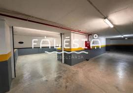 SEMI-DETACHED HOUSE WITH HUGE GARAGE (35 sqm)