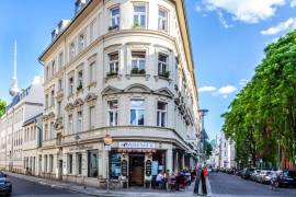 Vacant 2-room apartment with balcony near Alexander Platz