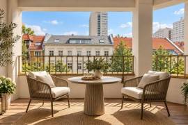 Vacant 2-room apartment with balcony near Alexander Platz