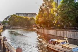Vacant 2-room apartment with balcony near Alexander Platz