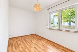 Vacant 3-bedroom bungalow with large garden, terrace and garage in Blankenfelde-Mahlow