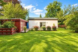 Vacant 3-bedroom bungalow with large garden, terrace and garage in Blankenfelde-Mahlow