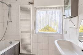 Vacant 3-bedroom bungalow with large garden, terrace and garage in Blankenfelde-Mahlow