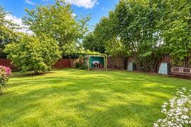 Vacant 3-bedroom bungalow with large garden, terrace and garage in Blankenfelde-Mahlow
