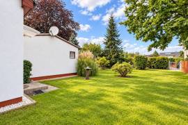 Vacant 3-bedroom bungalow with large garden, terrace and garage in Blankenfelde-Mahlow