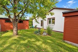 Vacant 3-bedroom bungalow with large garden, terrace and garage in Blankenfelde-Mahlow