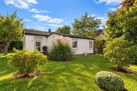 Vacant 3-bedroom bungalow with large garden, terrace and garage in Blankenfelde-Mahlow