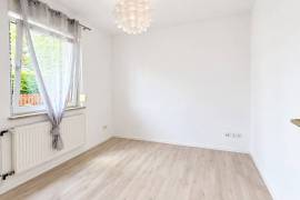 Vacant 3-bedroom bungalow with large garden, terrace and garage in Blankenfelde-Mahlow