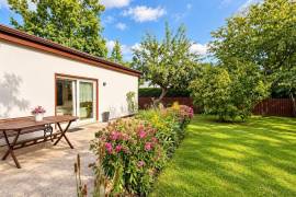 Vacant 3-bedroom bungalow with large garden, terrace and garage in Blankenfelde-Mahlow
