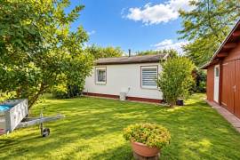 Vacant 3-bedroom bungalow with large garden, terrace and garage in Blankenfelde-Mahlow