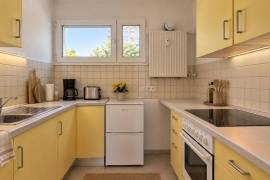 Investment: 2 Vacant Apartments with Balcony, Lift & Parking in Charlottenburg