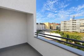 Investment: 2 Vacant Apartments with Balcony, Lift & Parking in Charlottenburg