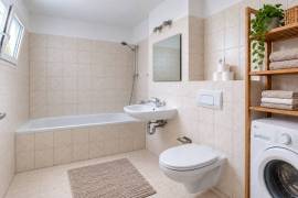 Investment: 2 Vacant Apartments with Balcony, Lift & Parking in Charlottenburg