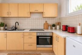 Investment: 2 Vacant Apartments with Balcony, Lift & Parking in Charlottenburg