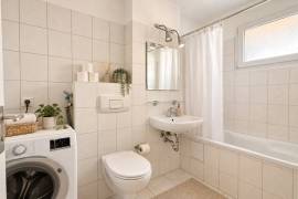 Investment: 2 Vacant Apartments with Balcony, Lift & Parking in Charlottenburg