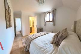7 room, 250m2 Stone house for sale in Saint genies de fontedit - 700 000 € * 7 room, 250m2 Stone house for sale in Saint genies de fontedit - 700 000 € *
