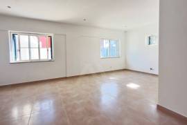 Moradia T4 com amplo terreno e varanda em Manique de Baixo, Alcabideche