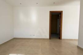 Moradia T4 com amplo terreno e varanda em Manique de Baixo, Alcabideche