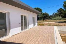 Moradia T3 com piscina junto ao centro das Caldas da Rainha