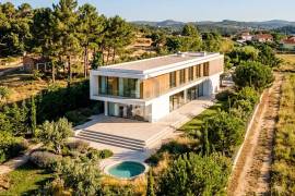 Land with the possibility of construction up to 300 m2 Land with the possibility of construction up to 300 m2