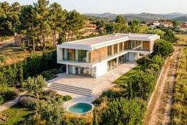 Land with the possibility of construction up to 300 m2