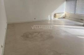 Banking office with 295 m² and terrace with 92 m² inserted in the 1st floor of a building located in Baixa da Banheira Banking office with 295 m² and terrace with 92 m² inserted in the 1st floor of a building located in Baixa da Banheira