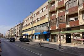 Banking office with 295 m² and terrace with 92 m² inserted in the 1st floor of a building located in Baixa da Banheira Banking office with 295 m² and terrace with 92 m² inserted in the 1st floor of a building located in Baixa da Banheira