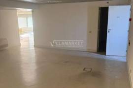 Banking office with 295 m² and terrace with 92 m² inserted in the 1st floor of a building located in Baixa da Banheira Banking office with 295 m² and terrace with 92 m² inserted in the 1st floor of a building located in Baixa da Banheira