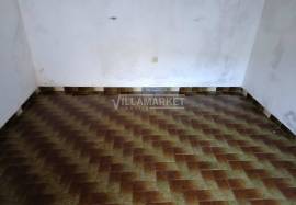 2 bedroom bank villa with garage and patio with 335 m2 located in the center of Alvito