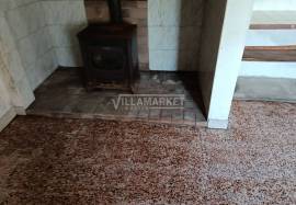2 bedroom bank villa with garage and patio with 335 m2 located in the center of Alvito