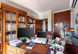 3 bedroom apartment with 2 bathrooms and very good areas located on Rua do Arrinhado in Olhão 3 bedroom apartment with 2 bathrooms and very good areas located on Rua do Arrinhado in Olhão